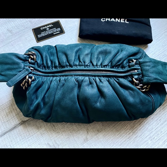 Chanel scrunchy pillow clutch bag - Picture 7 of 7
